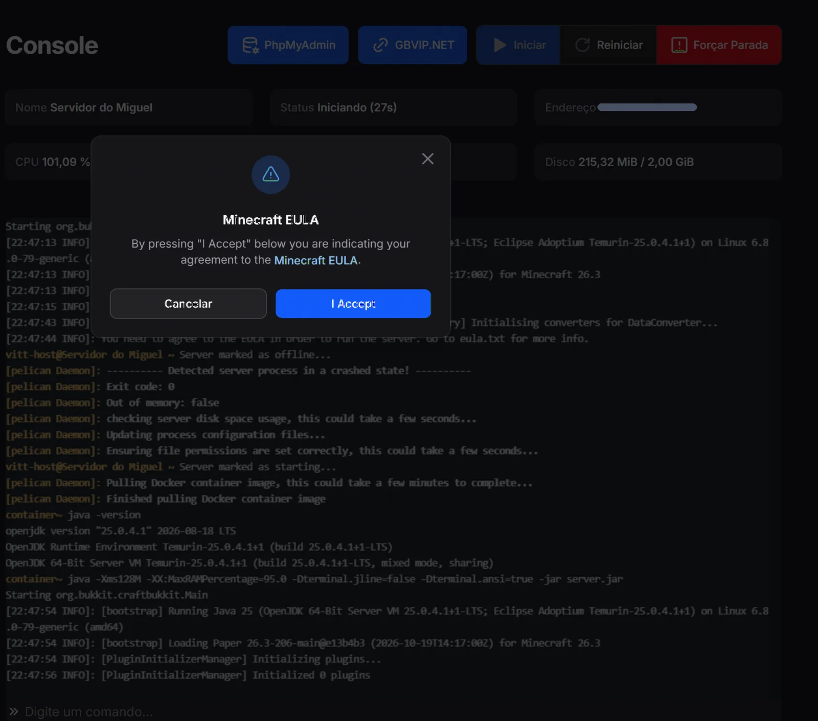 Janela Minecraft EULA no console do Pelican, com a mensagem de EULA no console ao fundo
